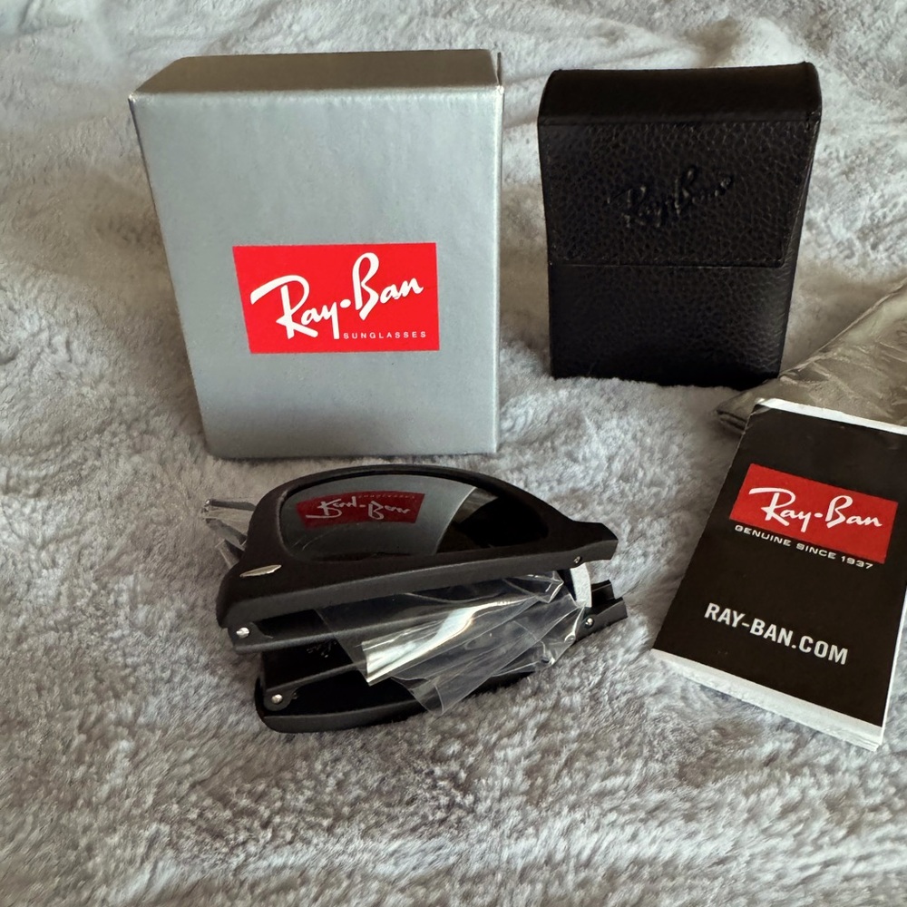 Ray Ban Folding Wayfarer Classic Sunglasses - matte black